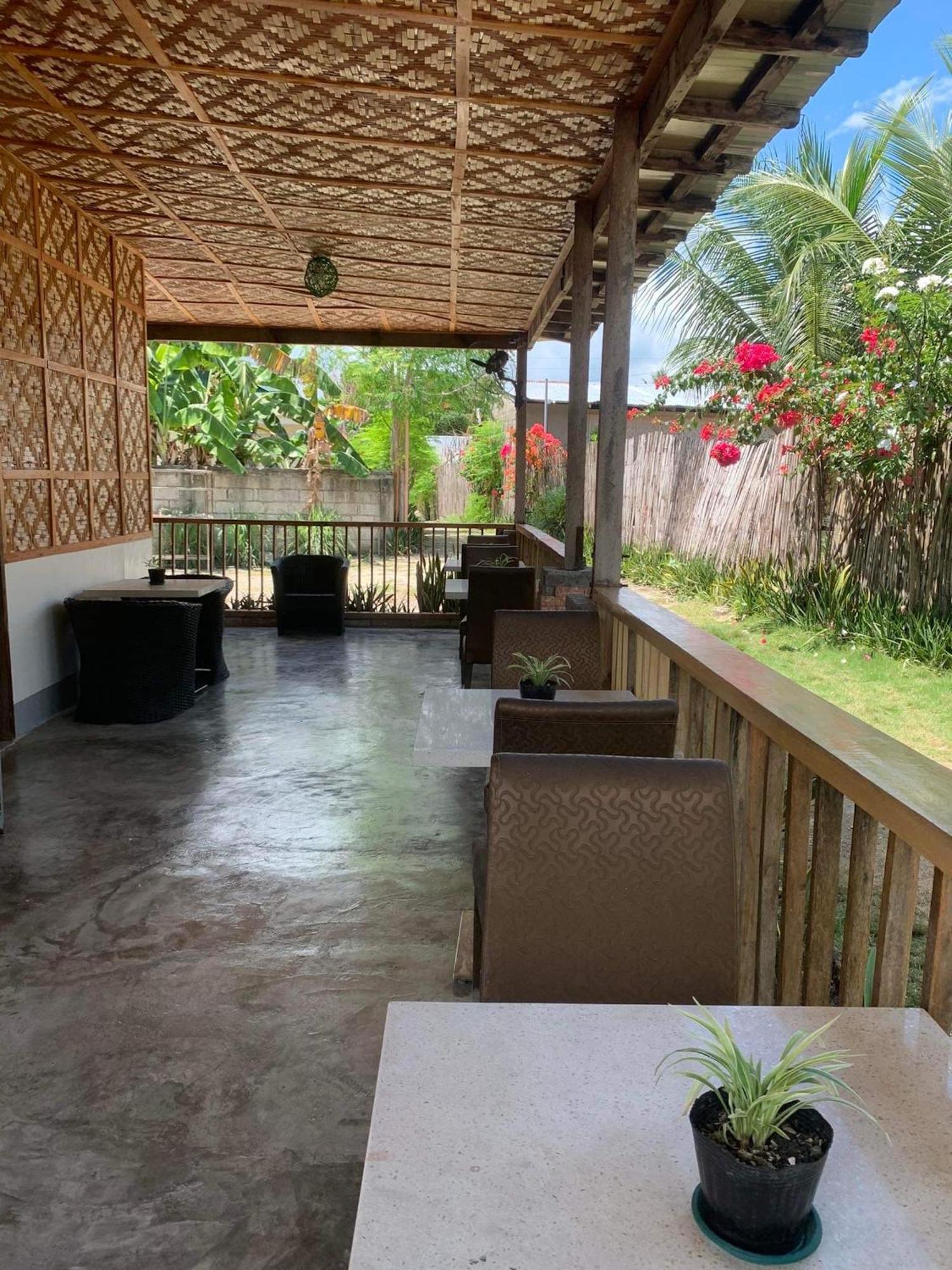 The Backyard Inn Moalboal Ngoại thất bức ảnh