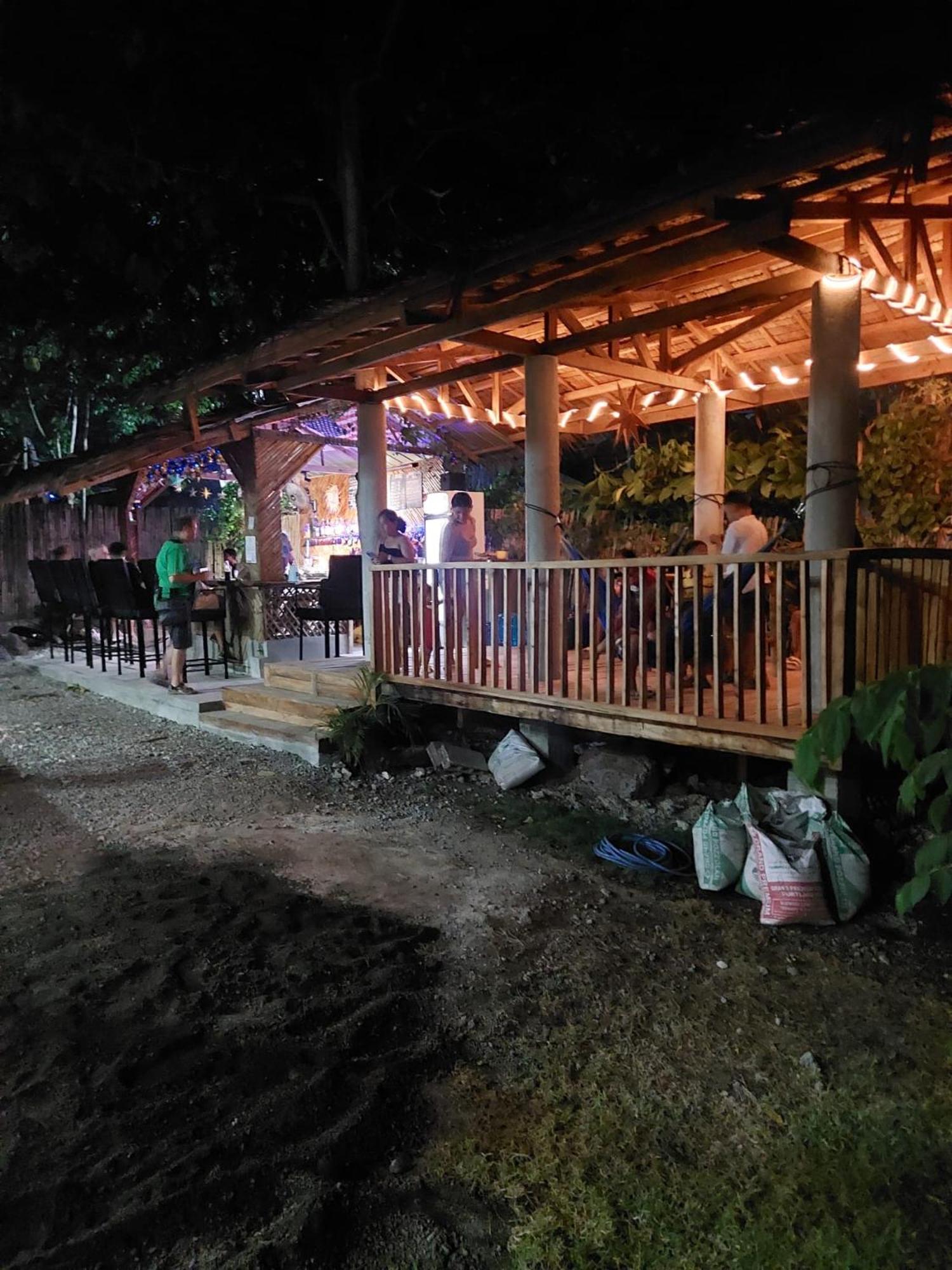 The Backyard Inn Moalboal Ngoại thất bức ảnh