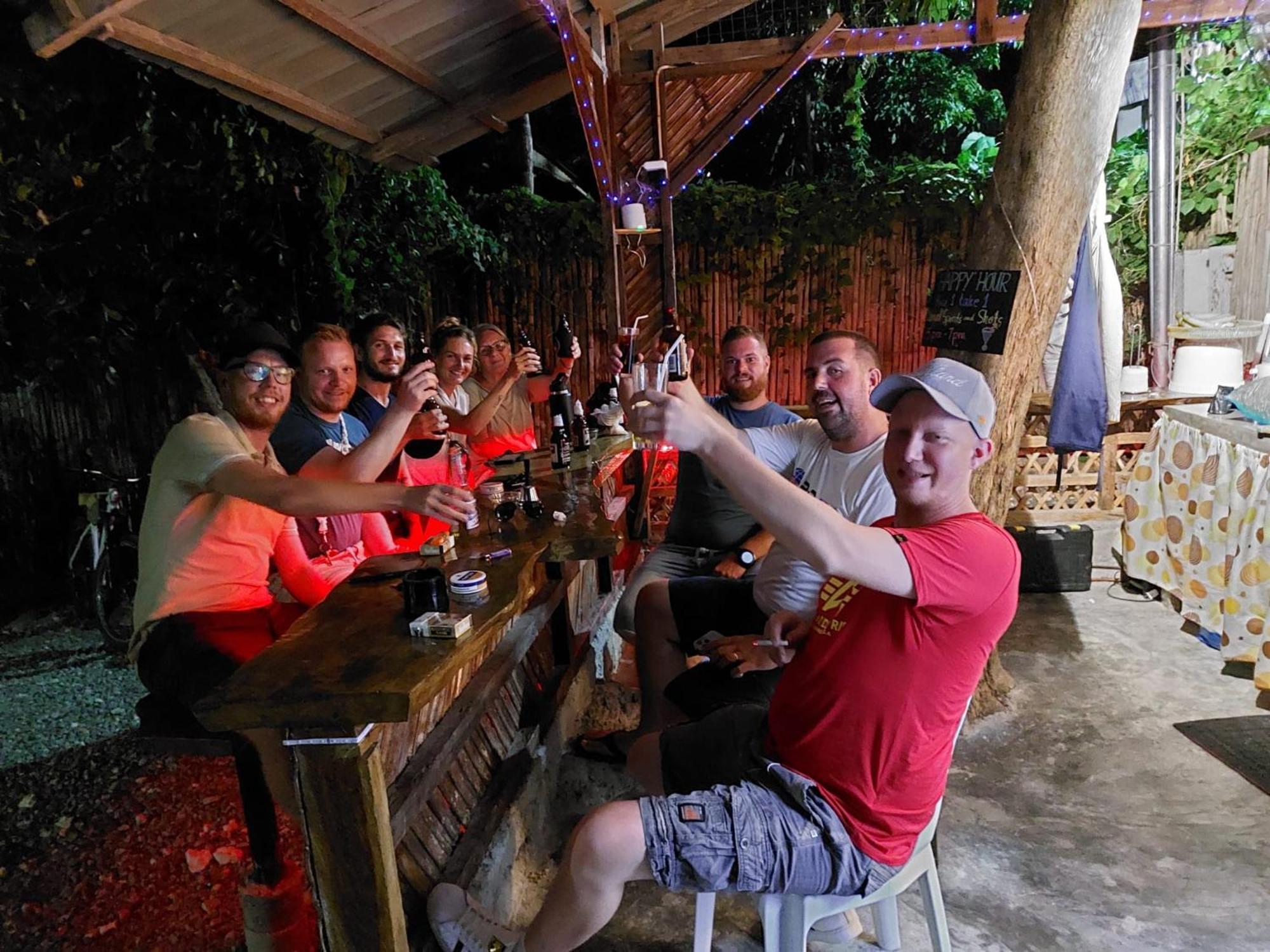 The Backyard Inn Moalboal Ngoại thất bức ảnh