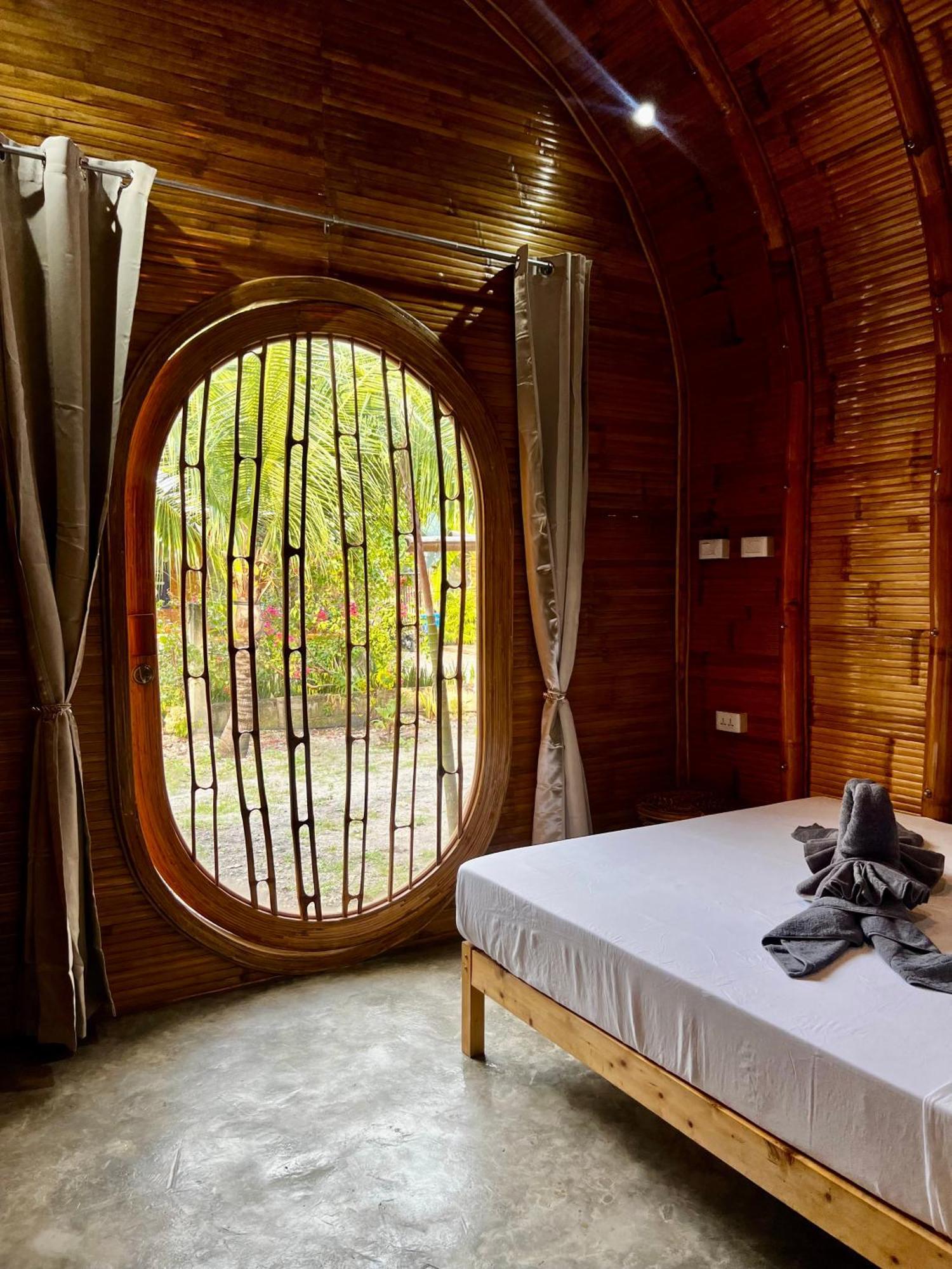 The Backyard Inn Moalboal Ngoại thất bức ảnh