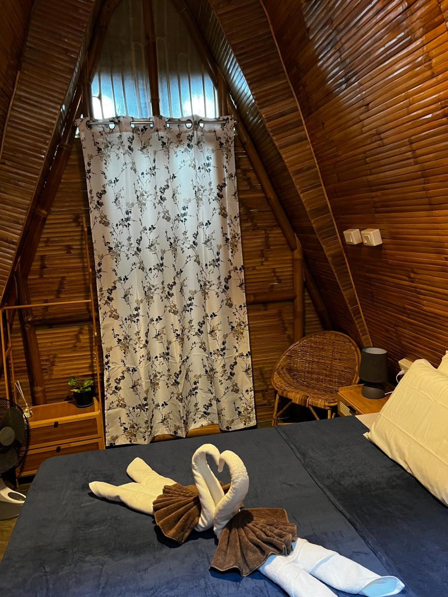 The Backyard Inn Moalboal Ngoại thất bức ảnh