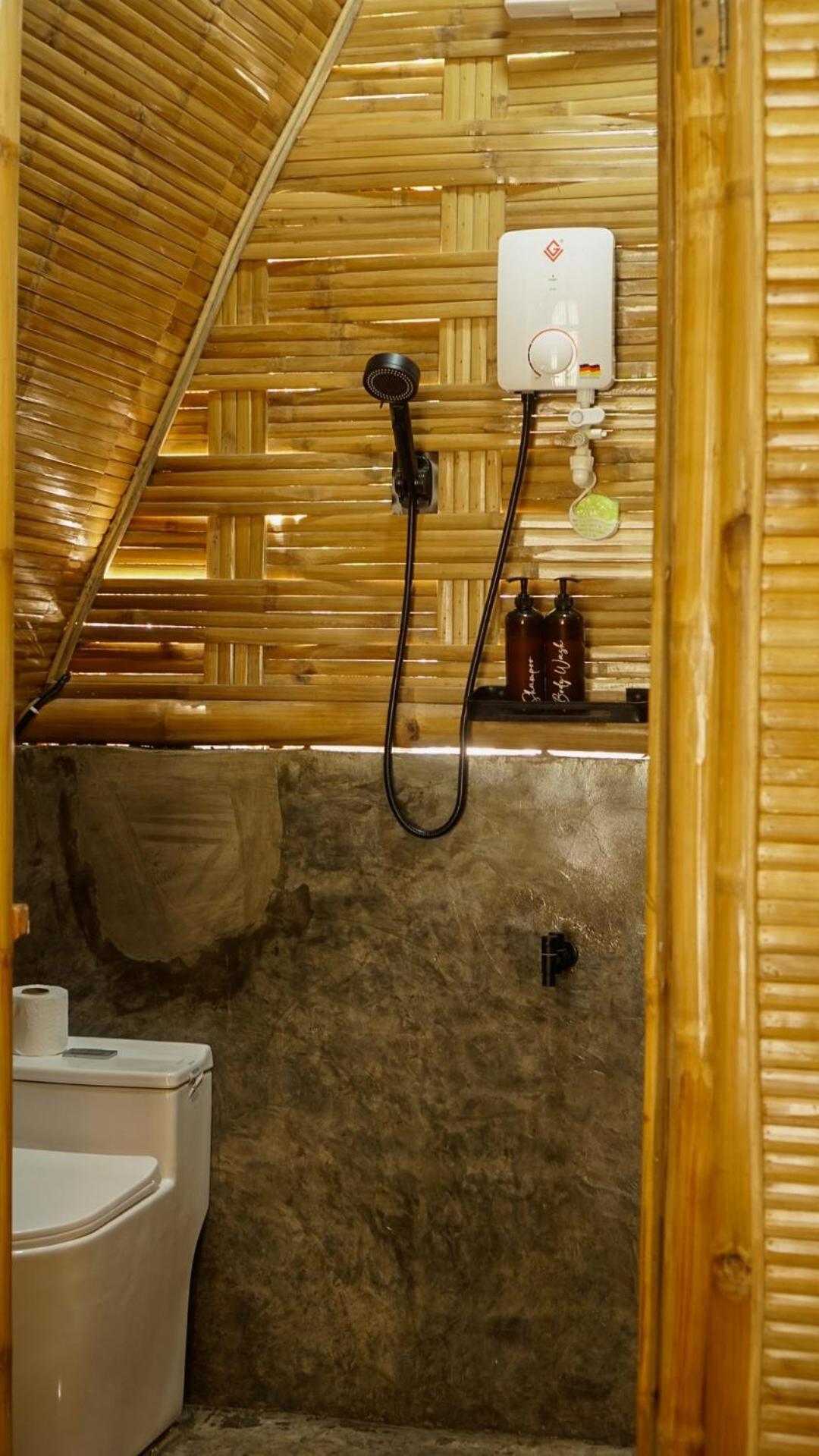 The Backyard Inn Moalboal Ngoại thất bức ảnh
